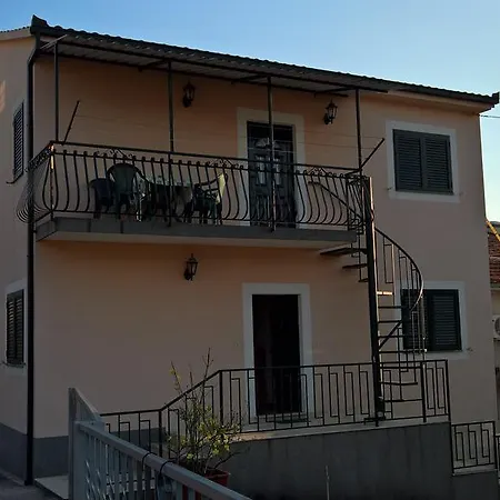 拉瓦纳公寓酒店 * 特罗吉尔