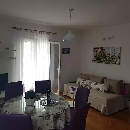 拉瓦纳公寓酒店 * 特罗吉尔